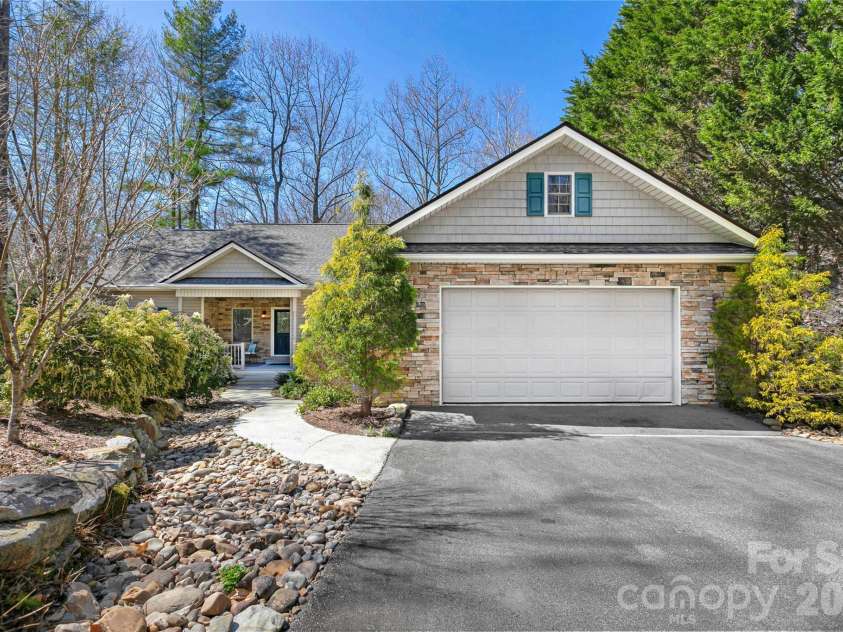 180 Notlvsi Court, Brevard, NC 28712.  MLS# CAR4357315, YatesRealty ID 10280. 