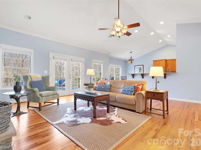 180 Notlvsi Court, Brevard, NC 28712.  MLS# CAR4357315, YatesRealty ID 10280. 