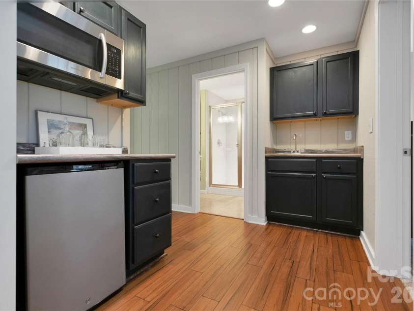 180 Notlvsi Court, Brevard, NC 28712.  MLS# CAR4357315, YatesRealty ID 10280. 