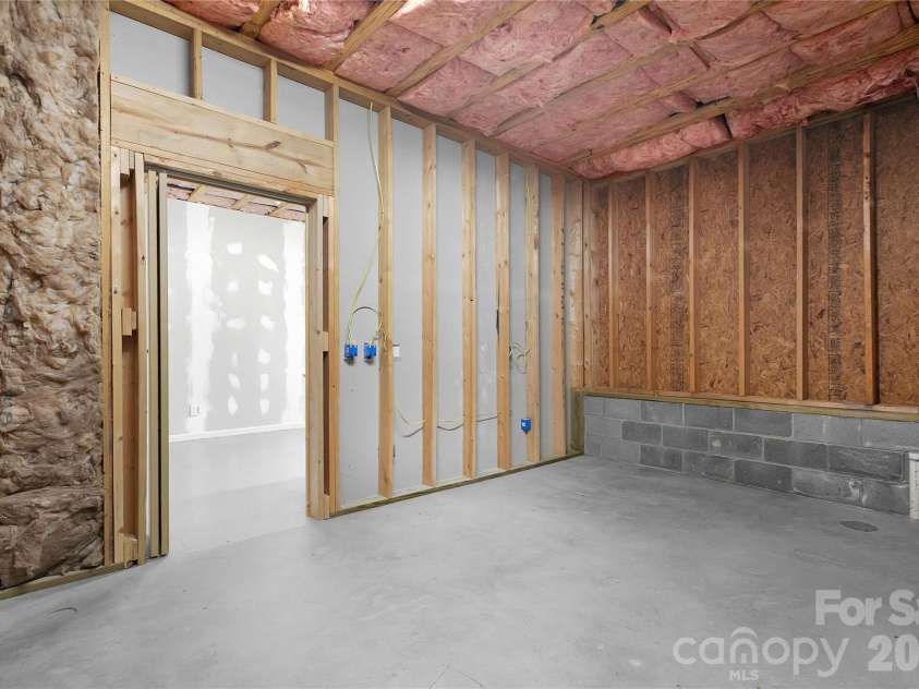 180 Notlvsi Court, Brevard, NC 28712.  MLS# CAR4357315, YatesRealty ID 10280. 