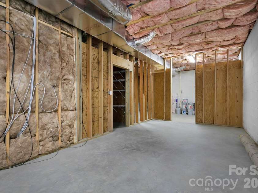180 Notlvsi Court, Brevard, NC 28712.  MLS# CAR4357315, YatesRealty ID 10280. 