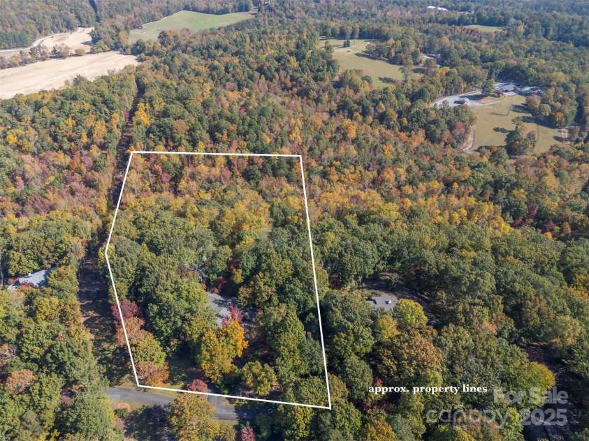 550 Ridgetop Road, Tryon, NC 28782.  MLS# CAR4195337, YatesRealty ID 10281. 