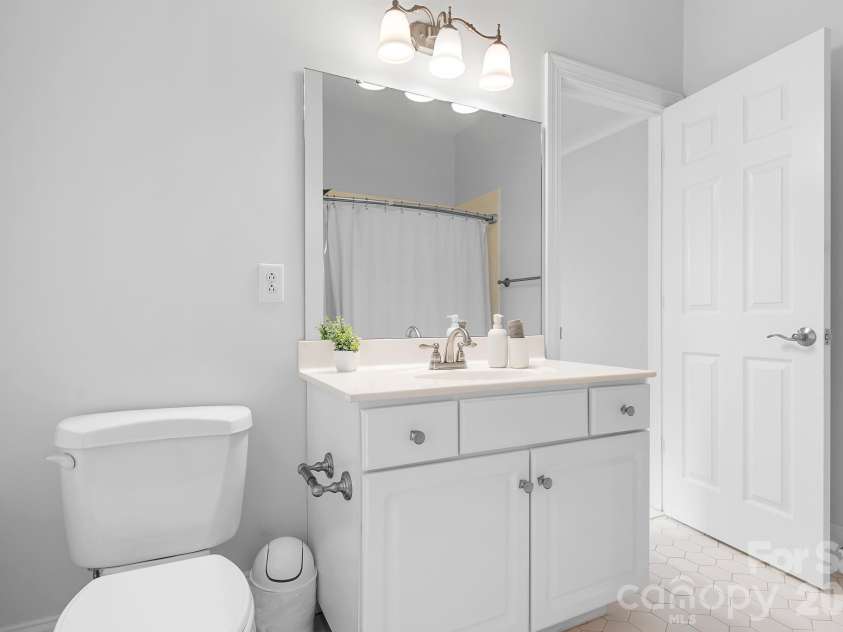 4247 Old Course Drive, Charlotte, NC 28277.  MLS# CAR4346855, YatesRealty ID 10282. Bathroom off Bedroom 3