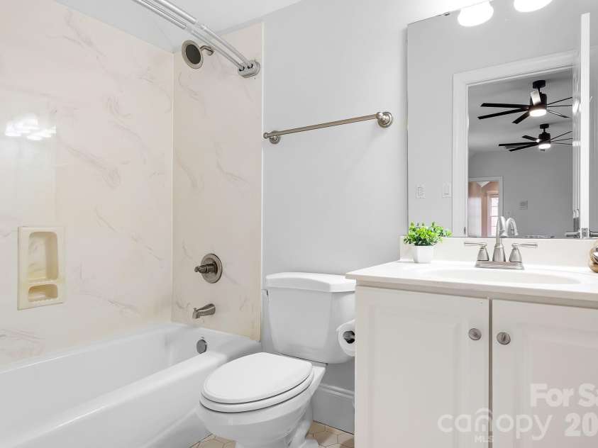 4247 Old Course Drive, Charlotte, NC 28277.  MLS# CAR4346855, YatesRealty ID 10282. Bathroom off Bedroom 4