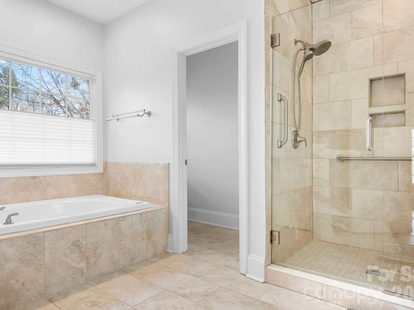 4247 Old Course Drive, Charlotte, NC 28277.  MLS# CAR4346855, YatesRealty ID 10282. En Suite Primary on Main