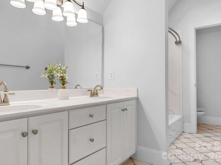 4247 Old Course Drive, Charlotte, NC 28277.  MLS# CAR4346855, YatesRealty ID 10282. En Suite Second Primary on Upper