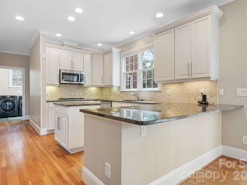 4247 Old Course Drive, Charlotte, NC 28277.  MLS# CAR4346855, YatesRealty ID 10282. Kitchen 