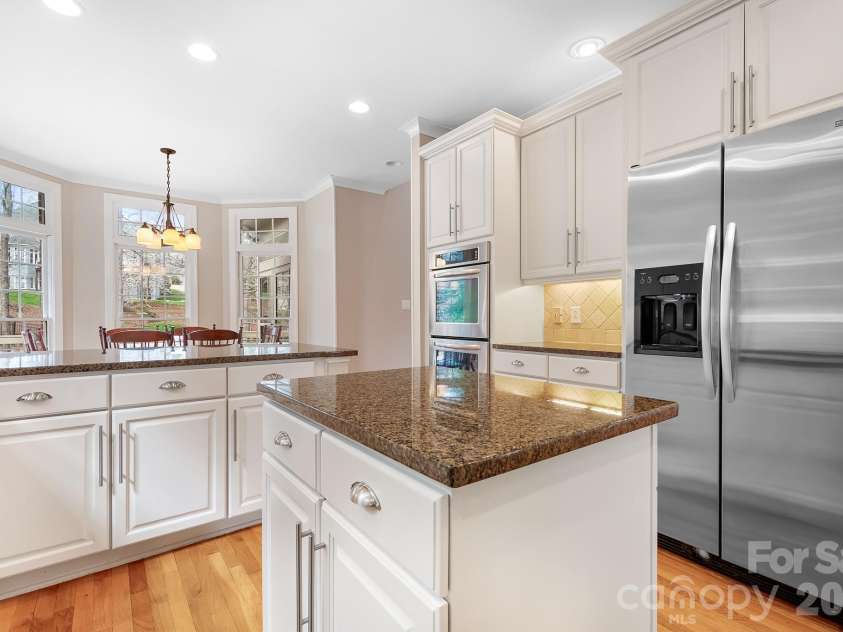 4247 Old Course Drive, Charlotte, NC 28277.  MLS# CAR4346855, YatesRealty ID 10282. Kitchen