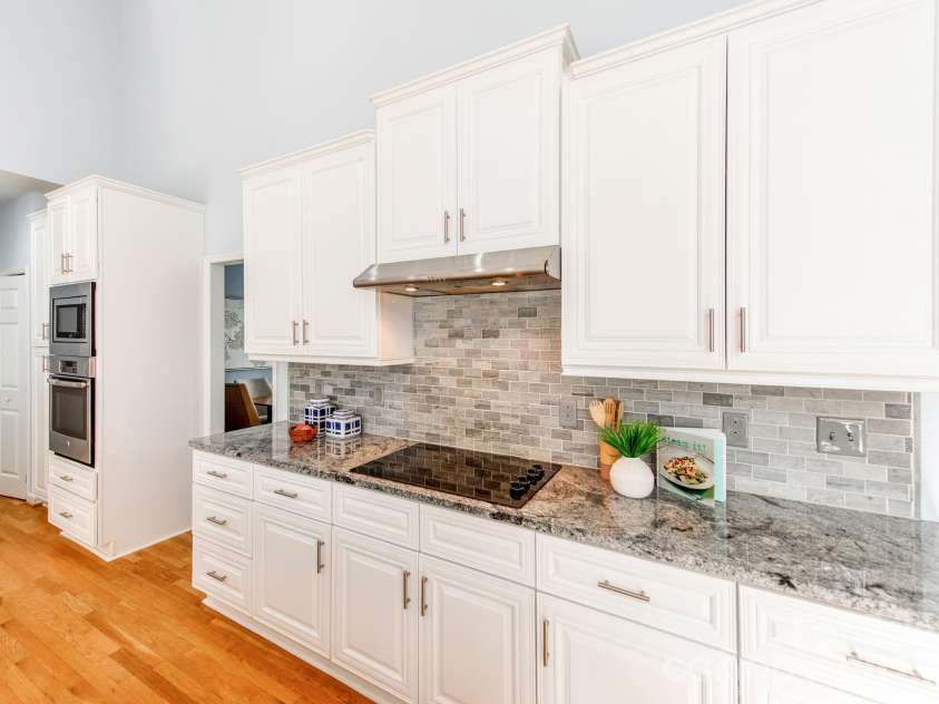 7015 Oakview Lane, Charlotte, NC 28226.  MLS# CAR4365862, YatesRealty ID 10283. 