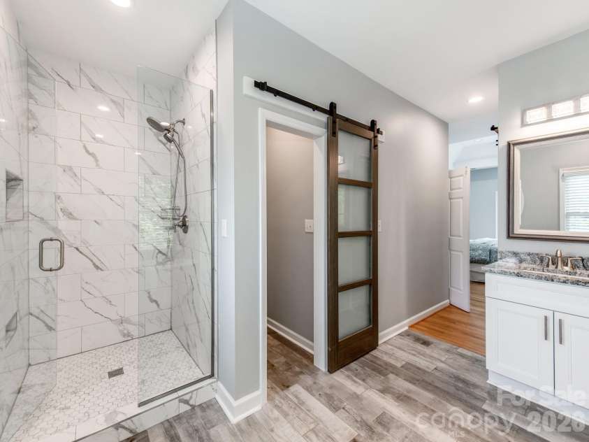 7015 Oakview Lane, Charlotte, NC 28226.  MLS# CAR4365862, YatesRealty ID 10283. 