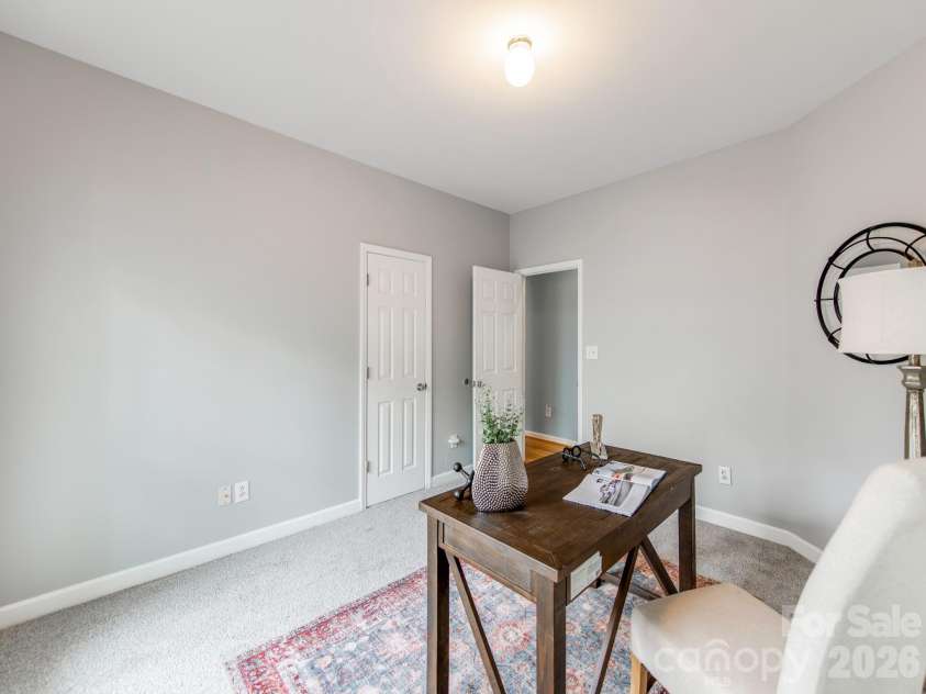 7015 Oakview Lane, Charlotte, NC 28226.  MLS# CAR4365862, YatesRealty ID 10283. 