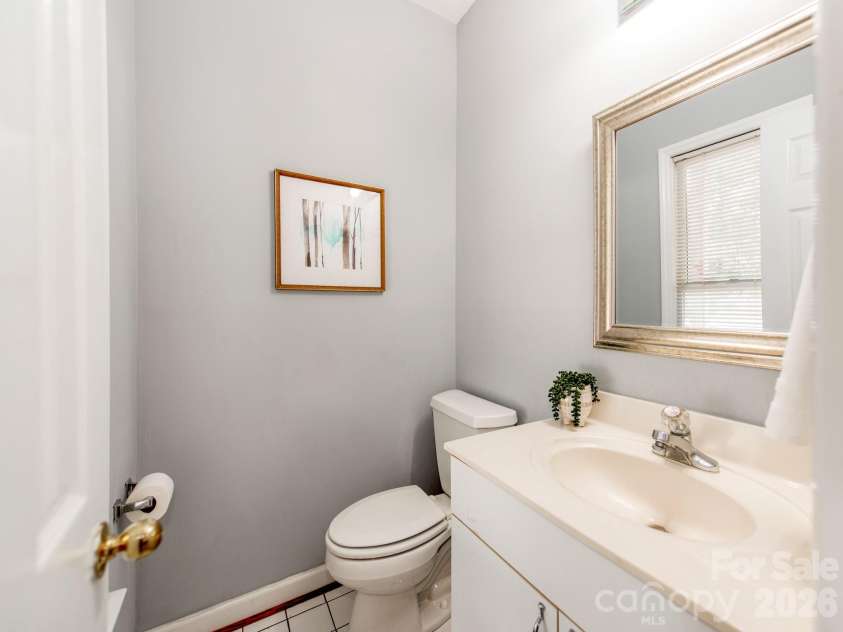 7015 Oakview Lane, Charlotte, NC 28226.  MLS# CAR4365862, YatesRealty ID 10283. 