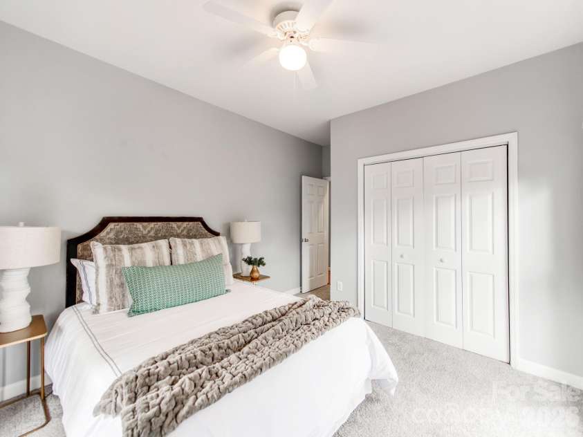 7015 Oakview Lane, Charlotte, NC 28226.  MLS# CAR4365862, YatesRealty ID 10283. 