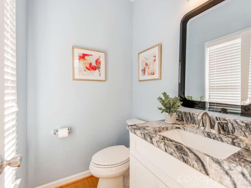 7015 Oakview Lane, Charlotte, NC 28226.  MLS# CAR4365862, YatesRealty ID 10283. 