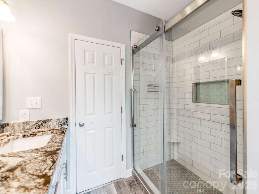 7015 Oakview Lane, Charlotte, NC 28226.  MLS# CAR4365862, YatesRealty ID 10283. 