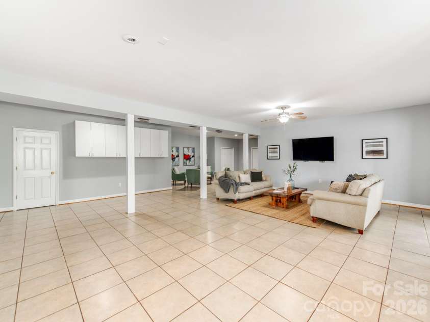7015 Oakview Lane, Charlotte, NC 28226.  MLS# CAR4365862, YatesRealty ID 10283. 