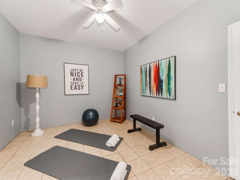 7015 Oakview Lane, Charlotte, NC 28226.  MLS# CAR4365862, YatesRealty ID 10283. 