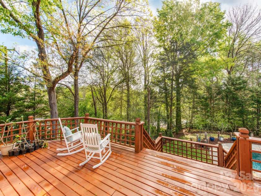 7015 Oakview Lane, Charlotte, NC 28226.  MLS# CAR4365862, YatesRealty ID 10283. 