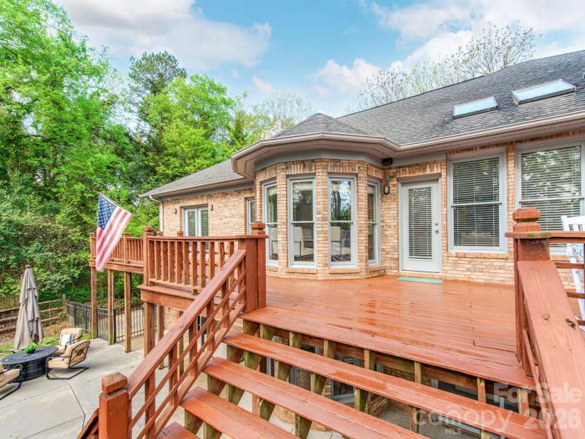 7015 Oakview Lane, Charlotte, NC 28226.  MLS# CAR4365862, YatesRealty ID 10283. 