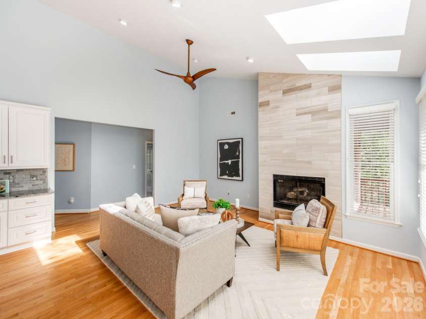 7015 Oakview Lane, Charlotte, NC 28226.  MLS# CAR4365862, YatesRealty ID 10283. Even More Natural Light!