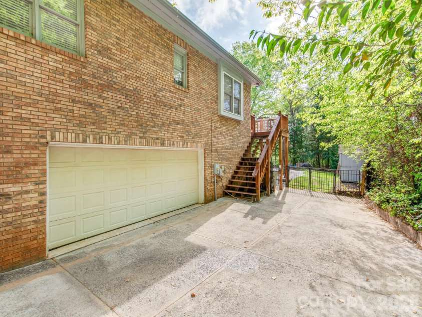 7015 Oakview Lane, Charlotte, NC 28226.  MLS# CAR4365862, YatesRealty ID 10283. Side Load Garage 