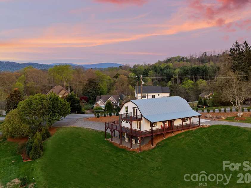 234 Erwin Hills Road, Asheville, NC 28806.  MLS# CAR4367293, YatesRealty ID 10284. 