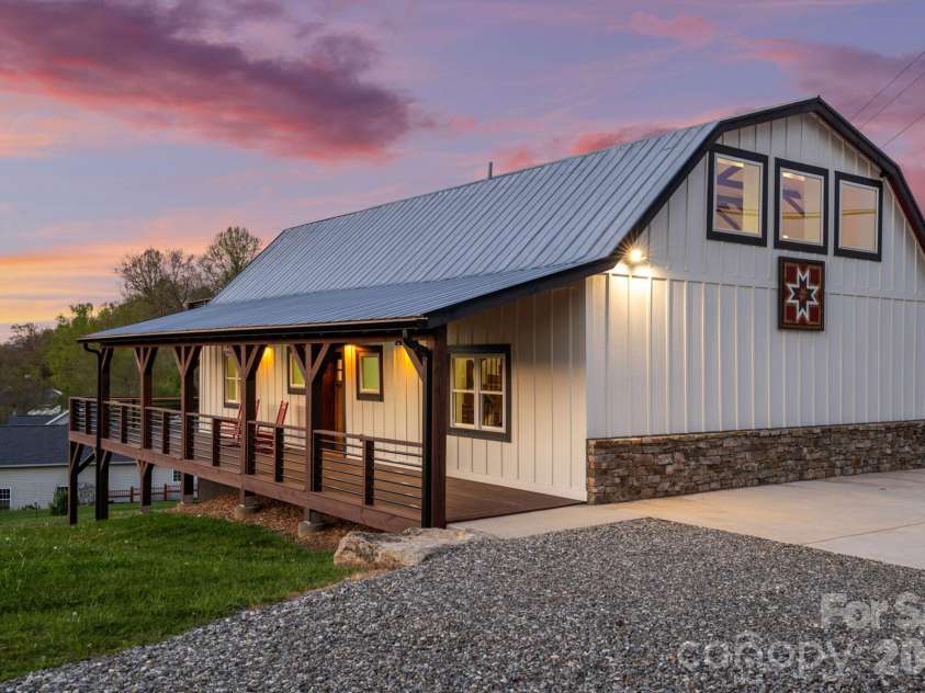 234 Erwin Hills Road, Asheville, NC 28806.  MLS# CAR4367293, YatesRealty ID 10284. 