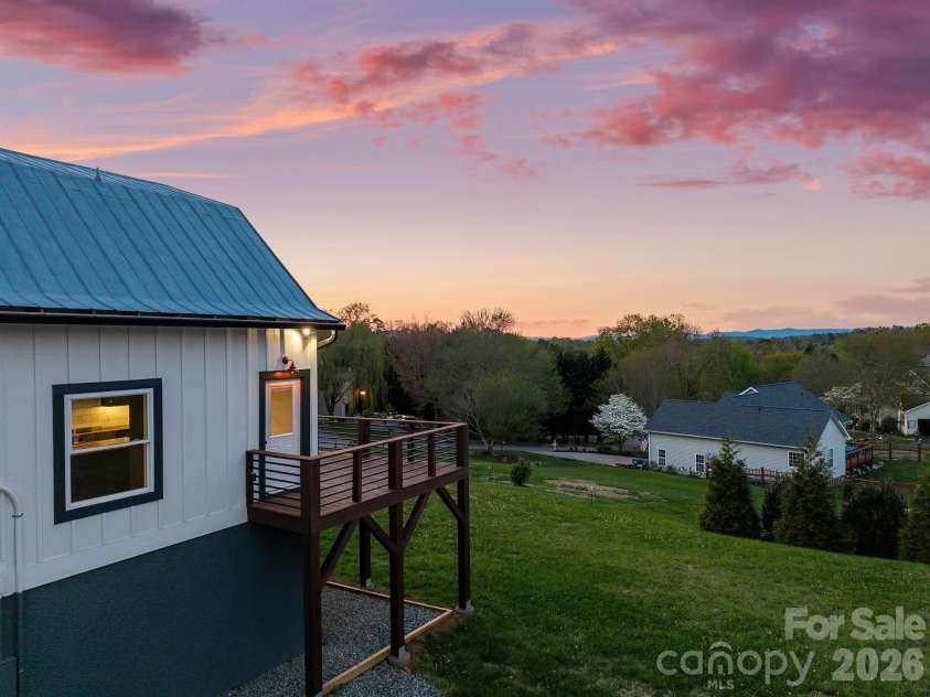 234 Erwin Hills Road, Asheville, NC 28806.  MLS# CAR4367293, YatesRealty ID 10284. 