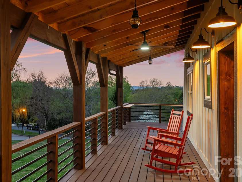 234 Erwin Hills Road, Asheville, NC 28806.  MLS# CAR4367293, YatesRealty ID 10284. 