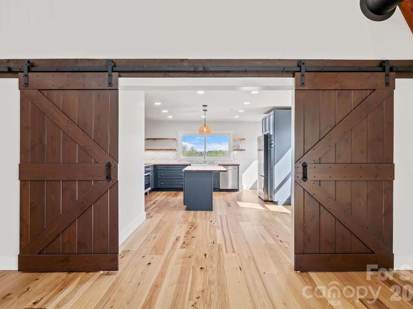 234 Erwin Hills Road, Asheville, NC 28806.  MLS# CAR4367293, YatesRealty ID 10284. 
