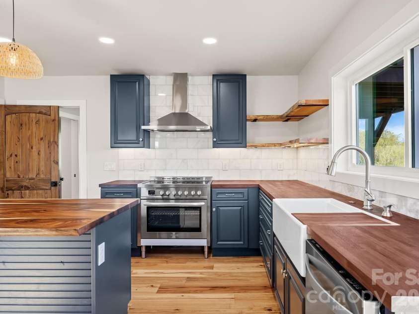 234 Erwin Hills Road, Asheville, NC 28806.  MLS# CAR4367293, YatesRealty ID 10284. 