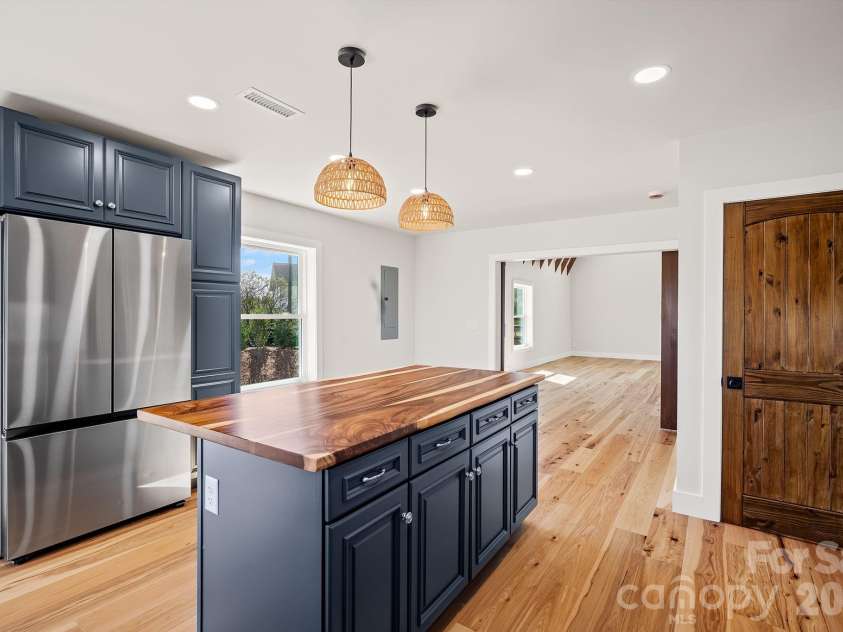 234 Erwin Hills Road, Asheville, NC 28806.  MLS# CAR4367293, YatesRealty ID 10284. 