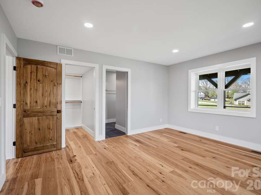 234 Erwin Hills Road, Asheville, NC 28806.  MLS# CAR4367293, YatesRealty ID 10284. 