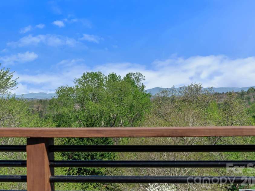 234 Erwin Hills Road, Asheville, NC 28806.  MLS# CAR4367293, YatesRealty ID 10284. 
