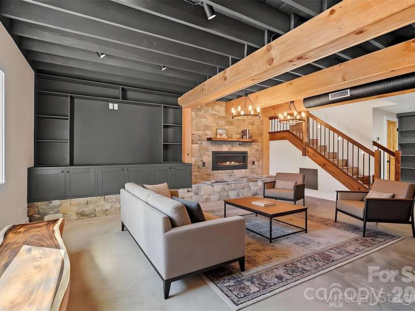 234 Erwin Hills Road, Asheville, NC 28806.  MLS# CAR4367293, YatesRealty ID 10284. 
