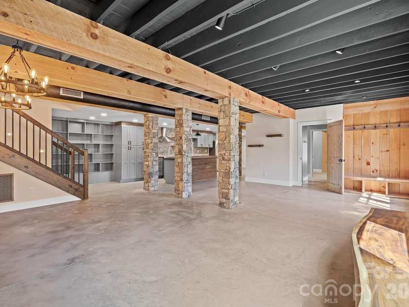 234 Erwin Hills Road, Asheville, NC 28806.  MLS# CAR4367293, YatesRealty ID 10284. 