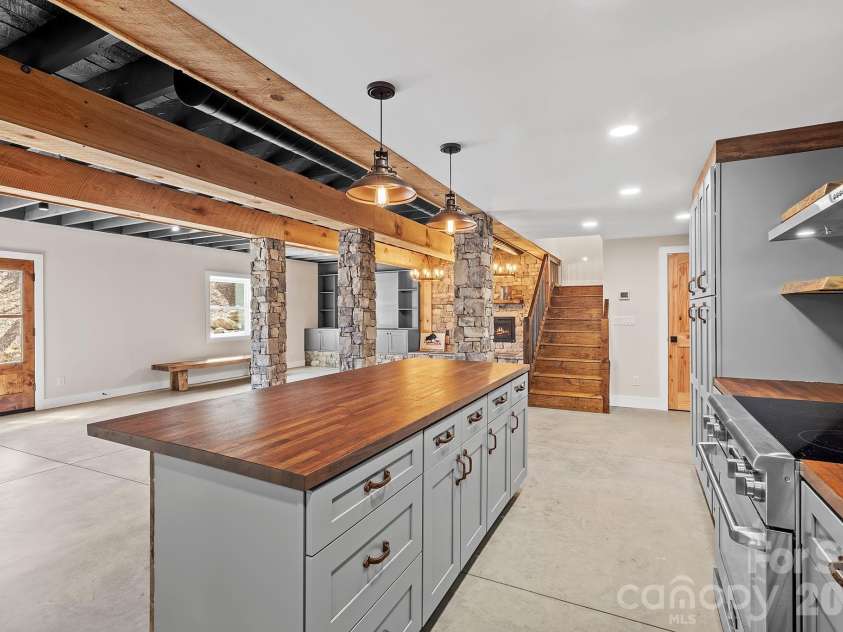 234 Erwin Hills Road, Asheville, NC 28806.  MLS# CAR4367293, YatesRealty ID 10284. 