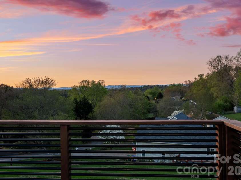 234 Erwin Hills Road, Asheville, NC 28806.  MLS# CAR4367293, YatesRealty ID 10284. 