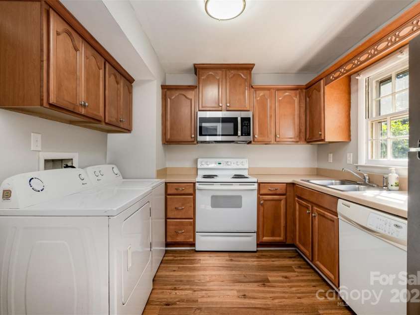 4609 Coronado Drive, Charlotte, NC 28212.  MLS# CAR4251784, YatesRealty ID 10284. 