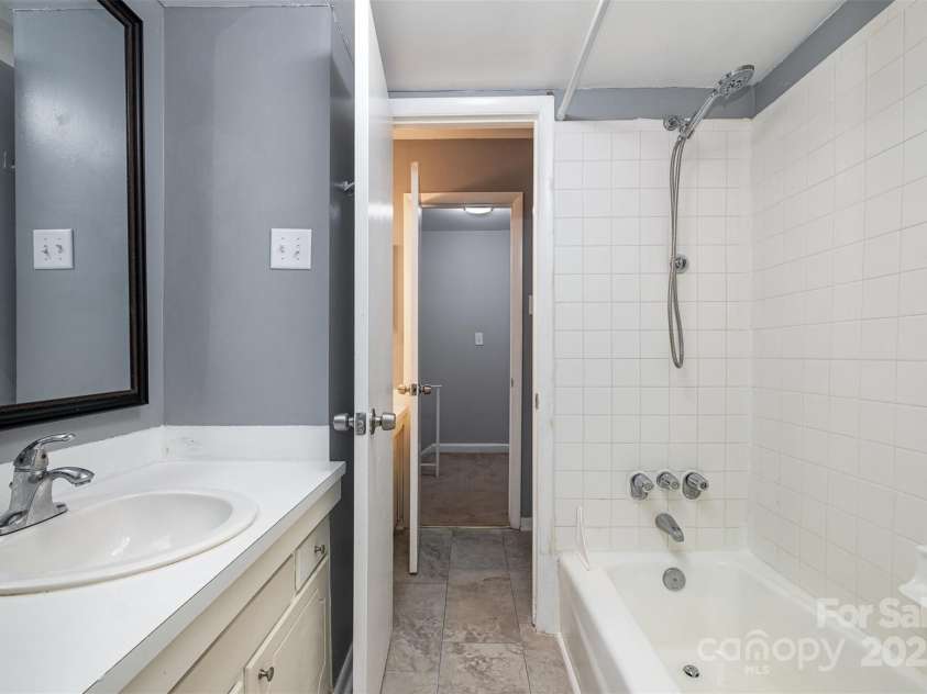 4609 Coronado Drive, Charlotte, NC 28212.  MLS# CAR4251784, YatesRealty ID 10284. 
