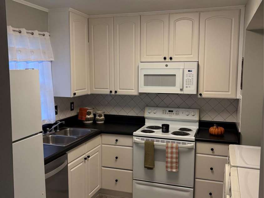 4609 Coronado Drive, Charlotte, NC 28212.  MLS# CAR4303005, YatesRealty ID 10284. 