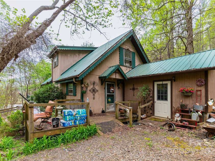 380 Echo Hill Drive, Green Mountain, NC 28740.  MLS# CAR4250746, YatesRealty ID 10285. 