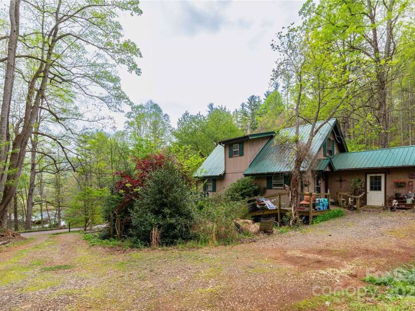 380 Echo Hill Drive, Green Mountain, NC 28740.  MLS# CAR4250746, YatesRealty ID 10285. 