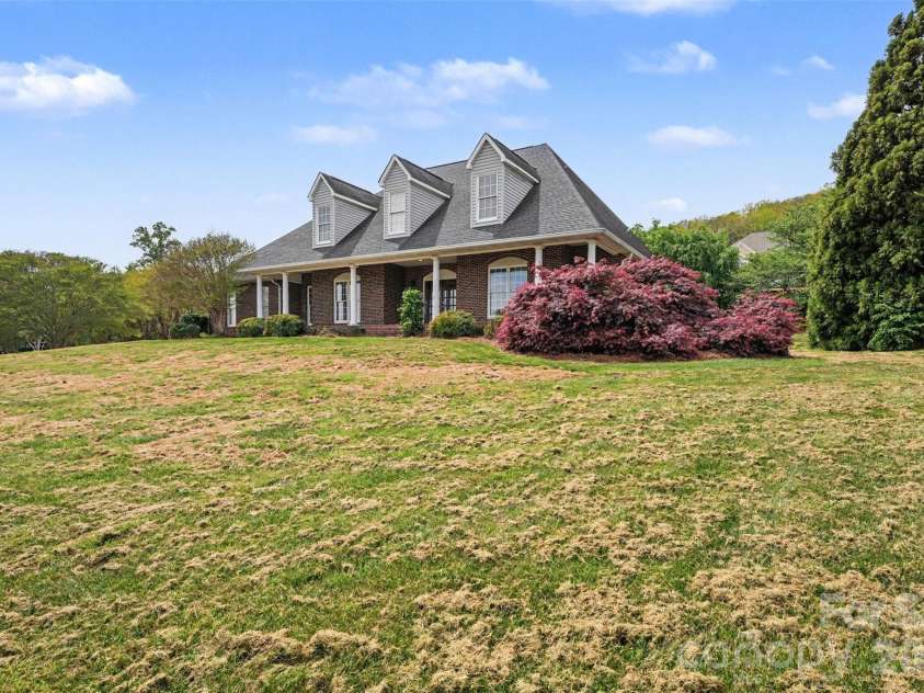 1021 Horse Rock Road, Hickory, NC 28602.  MLS# CAR4350465, YatesRealty ID 10286. 