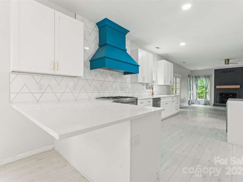 121 Northampton Drive, Mooresville, NC 28117.  MLS# CAR4250579, YatesRealty ID 10286. 