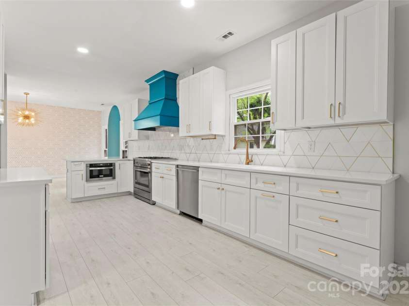 121 Northampton Drive, Mooresville, NC 28117.  MLS# CAR4250579, YatesRealty ID 10286. 