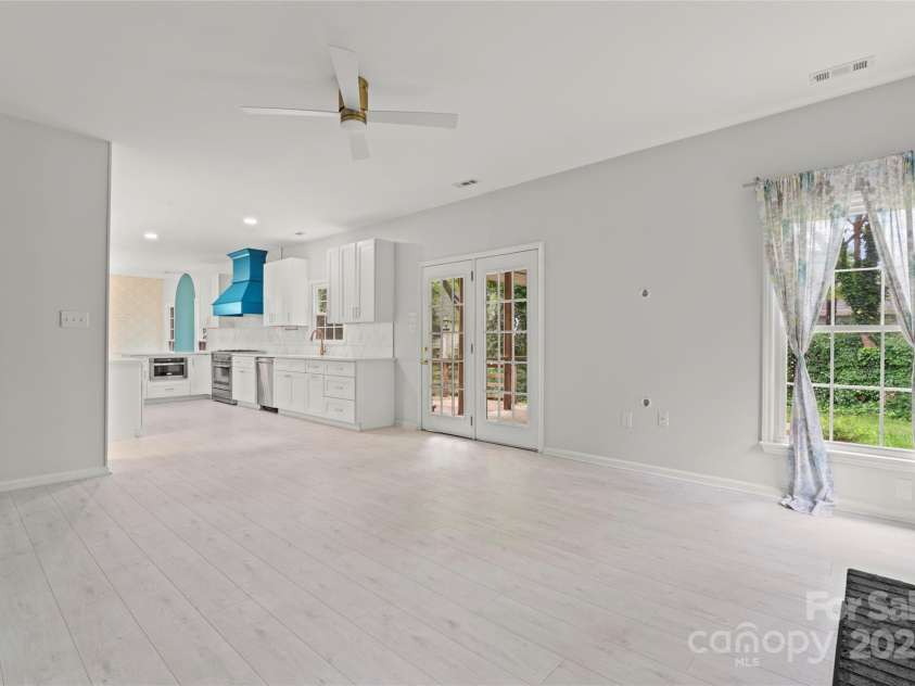 121 Northampton Drive, Mooresville, NC 28117.  MLS# CAR4250579, YatesRealty ID 10286. 