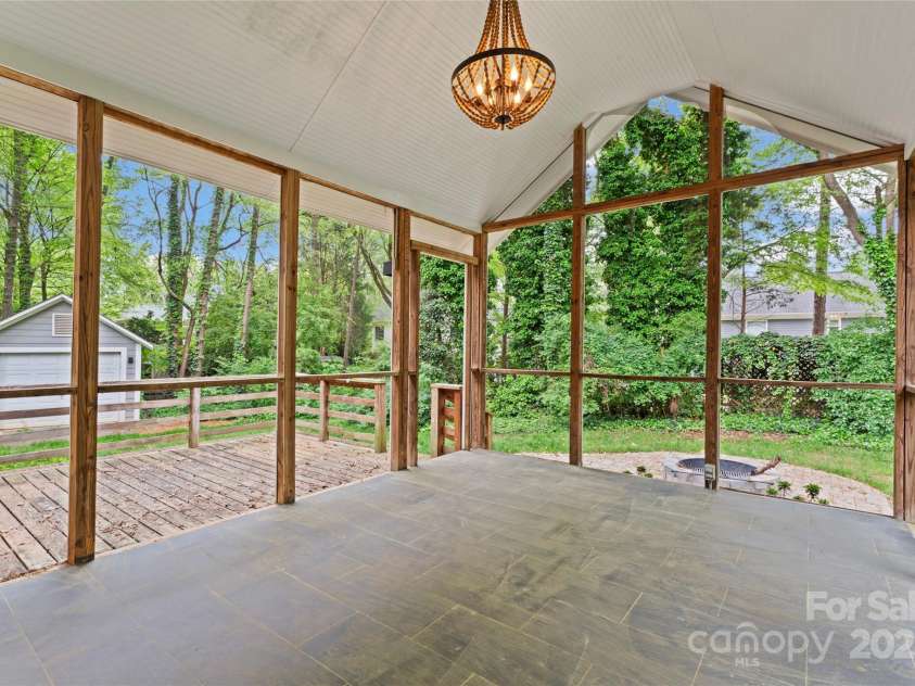 121 Northampton Drive, Mooresville, NC 28117.  MLS# CAR4250579, YatesRealty ID 10286. 