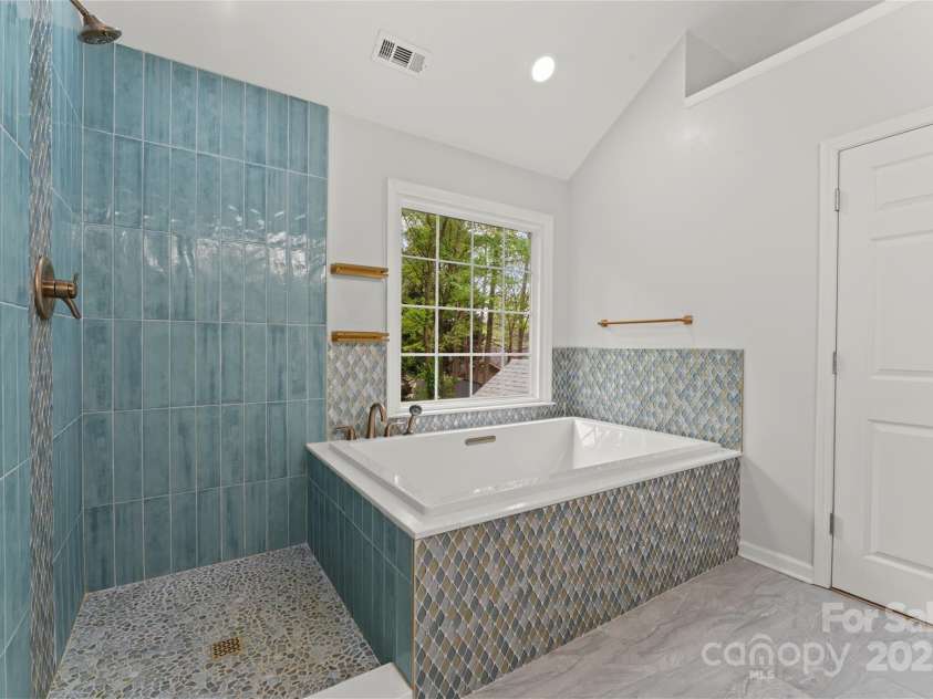121 Northampton Drive, Mooresville, NC 28117.  MLS# CAR4250579, YatesRealty ID 10286. 