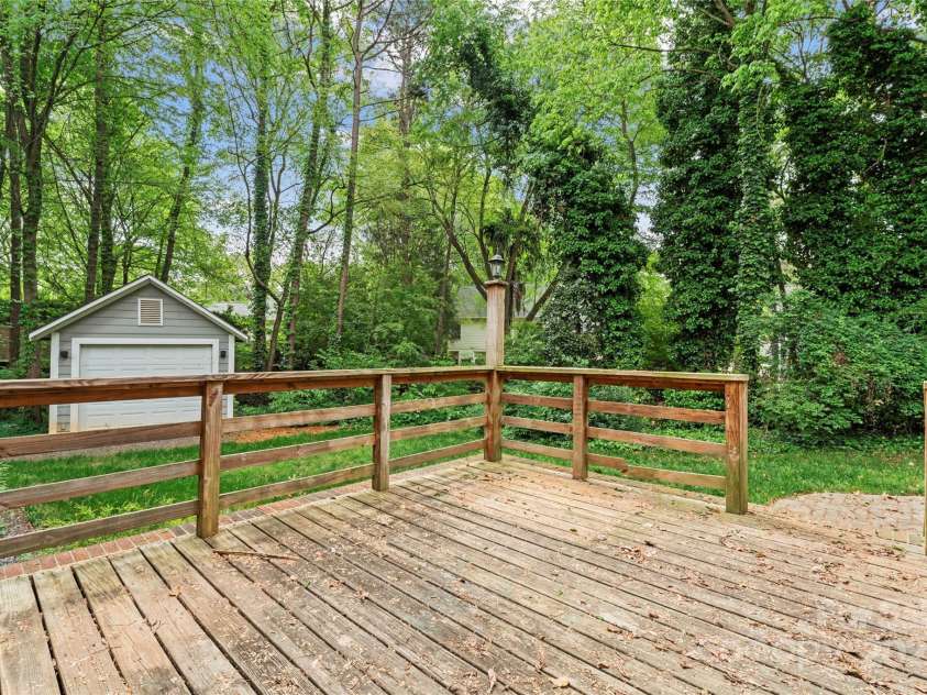 121 Northampton Drive, Mooresville, NC 28117.  MLS# CAR4250579, YatesRealty ID 10286. 